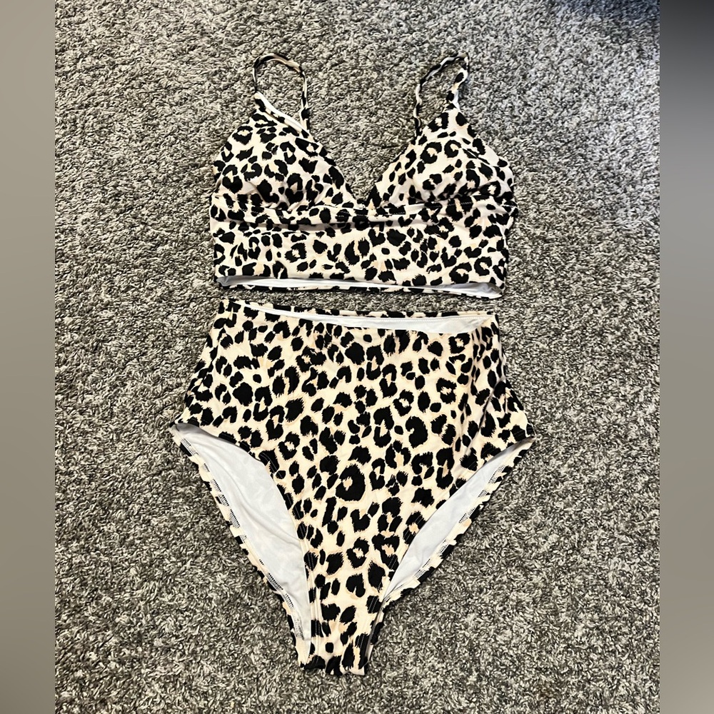 Women’s Old Navy high waisted bikini size Medium